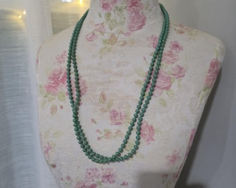 Green Beaded necklace ~ Vintage