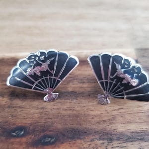 SMALL FAN SHAPED | Vintage Sterling Siam enamel screw back  earrings. 1950s