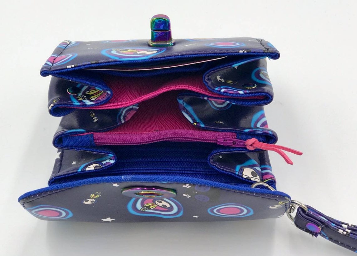 loungefly coraline wallet