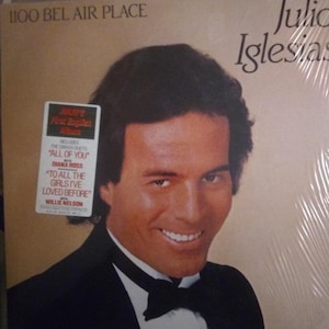 NM/NM Julio Iglesias 1100 Bel Aire Place Orig Pressing Vinyl Record Album Lp  Willie Nelson Diana Ross To All the Girls I&#39;ve Loved Before