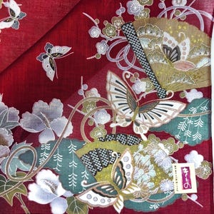 Japońska zabytkowa chusteczka do nosa A Celebration Blossoms Uspicious Symbols & Butterflies 17 x 17 cali I Darmowa wysyłka 35 USD+ (Automatycznie w koszyku)