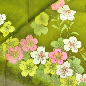 日本のヴィンテージハンカチ 桜 - 緑地に桜 21 x 21インチ 風呂敷 I 彼女へのギフト I 送料無料 35米ドル以上 (カートに自動追加)