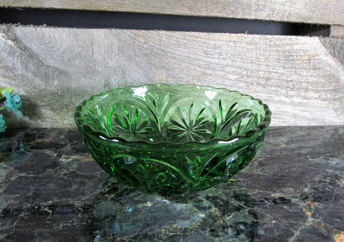 Small Green Glass Serving Bowl Starburst Pattern Vintage Etsy