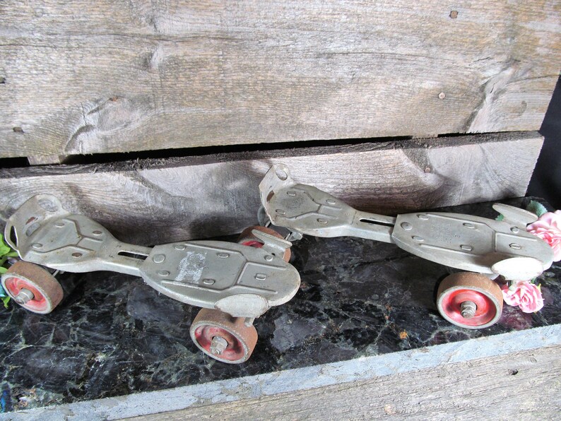 Hustler 2, Solid Metal, Vintage Adjustable Roller Skates, Set of 2 1950