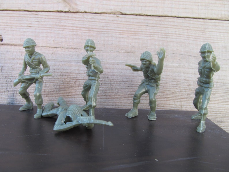Vintage Toy Soldiers Plastic Green Army Men Vintage Figurine Etsy