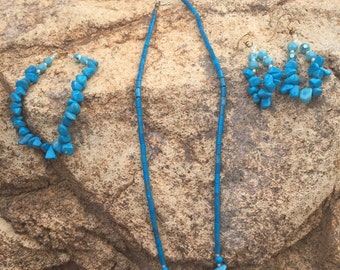 Turquoise necklace with matching bracelet & earrings