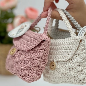 Crochet mini flap | handmade gift | Christmas gift | mini pouch | Airpods pouch