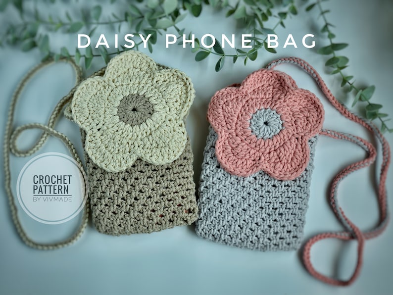 Daisy Charm Phone Bag crochet pattern listing photo by VivmadeCrochet