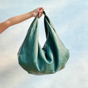 DARK GRÜN - Große Hobo Bag, Hobo Bag aus weichem Leder, Hobo Bag aus weichem Lammfell, Hobo Bag groß, Leder Umhängetasche