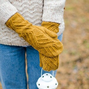 Knit mittens pattern Mittens for women pattern Beginner knit mittens pattern Easy cable mitts pattern Wrist warmers Fingerless mitts pattern