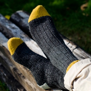 Beginner socks knit pattern Easy knit socks pattern Basic knit socks pattern Handsome socks Unisex knit socks pattern Sock knitting pattern