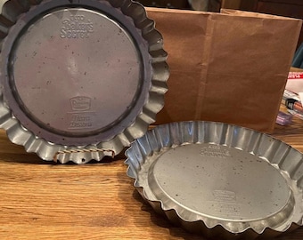 Pair of Duncan Hines Tiara Desserts Ekco bakers secret pie tart, quiche fluted pans