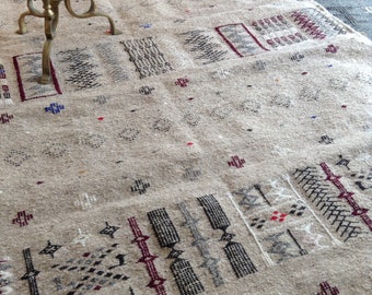 Beautiful handmade handwoven traditional rug / carpet 100% natural wool Berber, African Pattern art