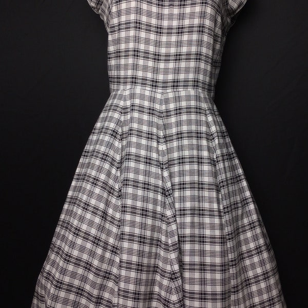 1940's 1950's Day Dress S Sweetheart Neckline Black and White Plaid One-of-a-Kind Paneled Skirting Fit & Flare Knee Length