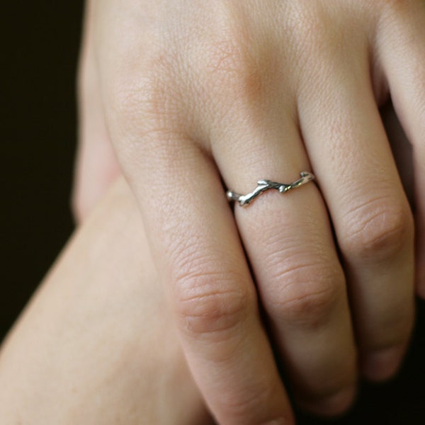 Bague en brindille d’argent, bague de branche d’argent, bague de branche, bague de branche d’arbre, bague de feuille, bague de délicat