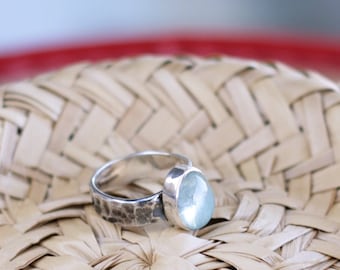 Ovale aquamarijnring in sterlingzilver • Natuurlijke cabochonedelsteen • Geboortesteensieraden van maart • Boho-statementring • Cadeau voor haar