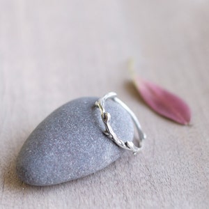 Silver tree ring, Nature ring, Branch ring, Twig ring, Minimalist ring, Leaf ring, Simple ring, Contemporary ring