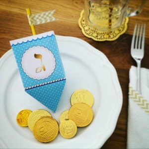 Hanukkah Dreidel, modèle de dreidel imprimable pour créer des faveurs de dreidels en papier 3D ou des décorations de Chanukka, dreidel bleu clair Téléchargement instantané