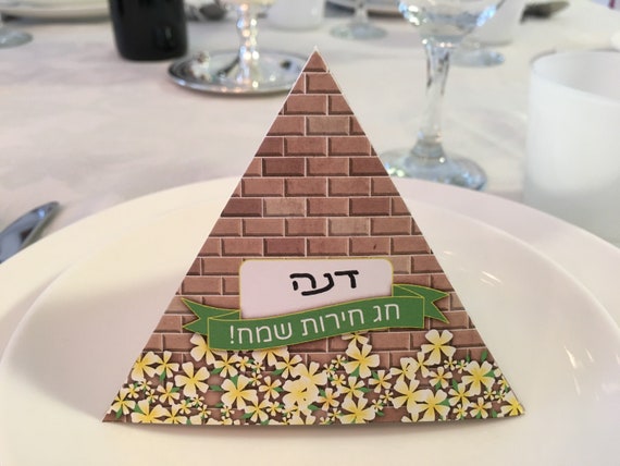 Passover Place Cards, Passover Table Decorations, DIY Pyramid Name Cards, Pesach Placecard, Seder Decorations, פסח, Jewish Holidays Il_570xn