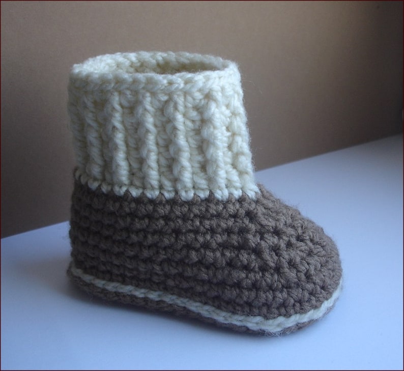 Baby Booties Crochet Pattern, PDF Crochet Pattern N.105 image 1