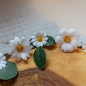 Petites épingles à cheveux artificielles en forme de marguerite image 5