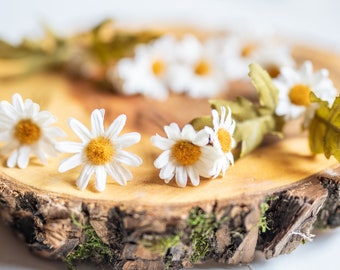 tiny artificial daisy hair pins