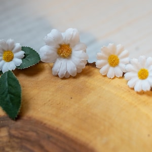 Petites épingles à cheveux artificielles en forme de marguerite image 4