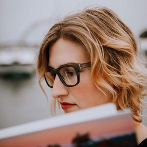 キープウッド グレトナ ユニセックス 木製眼鏡フレーム：ブラックオーク、ブラウンオーク、ウォルナット