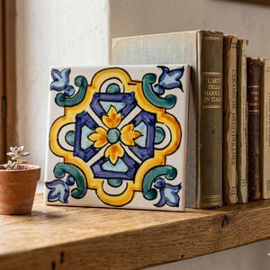 Piastrella ceramica italiana decorata a mano con scritta da appendere alla parete di casa, frasi e decorazioni murali, regalo personalizzato