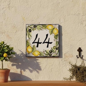 Personalisiertes Geschenk: Handbemalte italienische Keramik-Hausnummerntafel, Fliese mit Namen und Adresse, Wanddekoration