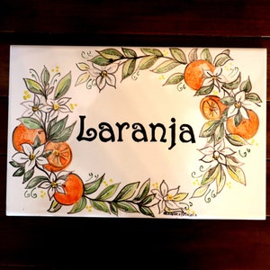 Italiaanse keramische beschilderde tegel met sinaasappelen, handgeschilderde appartementplaquette, gepersonaliseerd, kunstvakmanschap Italië