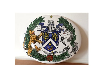 Family crest on tile of Italian artistic ceramics, coat of arms personalized hand painted, wall decor gifts Italy, custom family gift of art