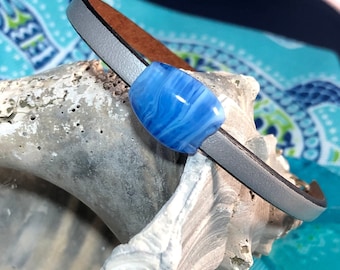Lampwork glass bead and leather bracelet