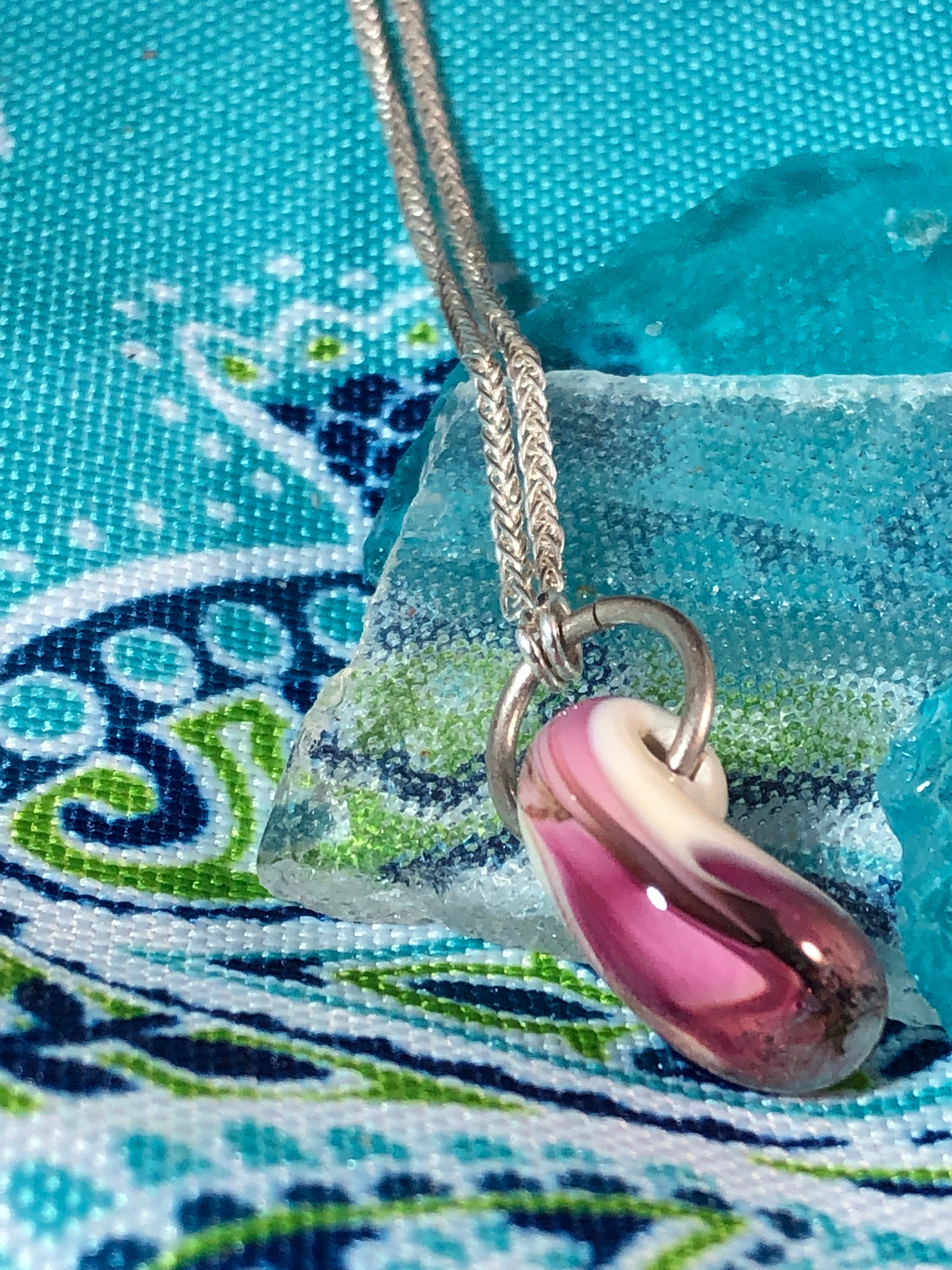 Pendentif Goutte En Verre De Murano Signé - Rouge à Paillettes, Cordon 54 Cm, Occasion