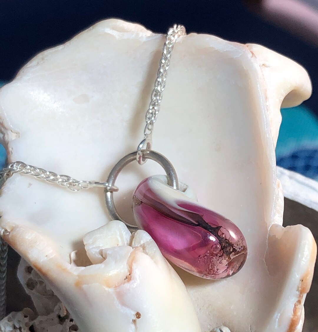 Pendentif Goutte En Verre De Murano - Signé Rouge Pailleté, Cordon 54 Cm, Plaqué Argent