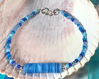 Blaue Rocailles Perlen und Lampwork Armband