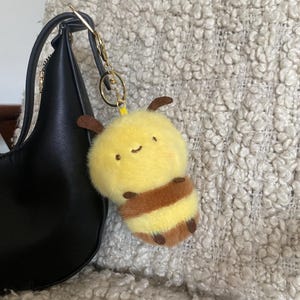 Kawaii Bumblebee Plush Keychain – Soft Fluffy Bee Bag Charm