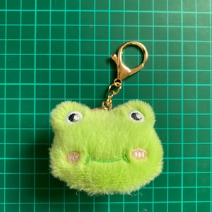 Cute Kawaii Frog Plush Keychain – Soft Fluffy Charm, Pastel Aesthetic Gift