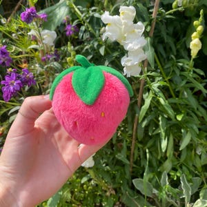 Kawaii Pink Strawberry Plush Bag Charm – Soft Cute Fruit Keychain