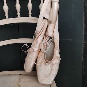 Vintage ballet shoes faded light pink pointe dance ballet shoes pointe dance shoes faded pink boudoir bohemian french shabby chic JDL