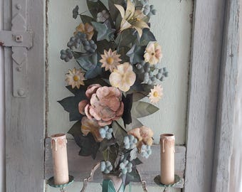 Vintage Florentine wall lamp, metal wall sconce, floral bouquet decoration, brocante, shabby patina, boudoir, bohemian, French shabby chic