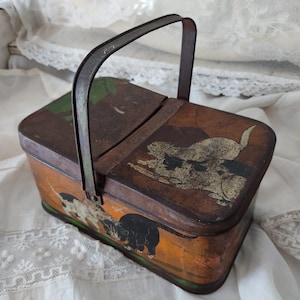 ANTIQUE tin box with cats and dog tin can metal carrying box with handle rusty shabby bad condition historical toy brocante patina JDL
