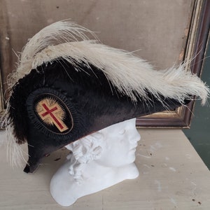 Chapéu Bicorne Maçom Vintage Maçônico Chapéu Cerimonial Fraterno Cavaleiros Templários Odd Fellows Bicórnio Penas de Avestruz Antigo Chapéu EUA