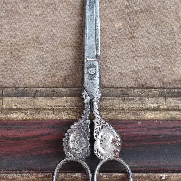 ANTIK Schere Konterfei Kaiser Wilhelm II mit Auguste Victoria Kaiserpaar anläßlich Silberhochzeit 1906 Scissor SOLINGEN french shabby Patina