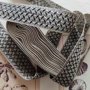 Französisches Seidenband schwarz / weiß 7,5 Meter gewebtes Band ca. 2 cm breit old Vintage Ribbon France Geschenkband Bastelband Nähen Deko