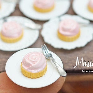 Miniature Rose tartlet / plate and fork / cake scale 1:12 dollhouse decorations accessories
