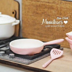 Miniature Frying pan ( Pink ) scale 1:12 doll house decorations accessories