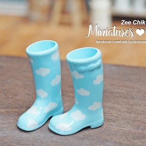 A pair of wellies / tall rain boots ( hunter style ) scale 1:12