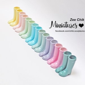 Miniature hunter style wellies / tall rain boots 1:12 scale doll house decorations