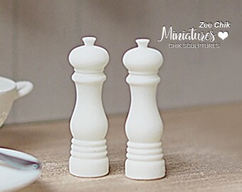 Miniature Salt & Pepper Mill scale 1:12 doll house decorations